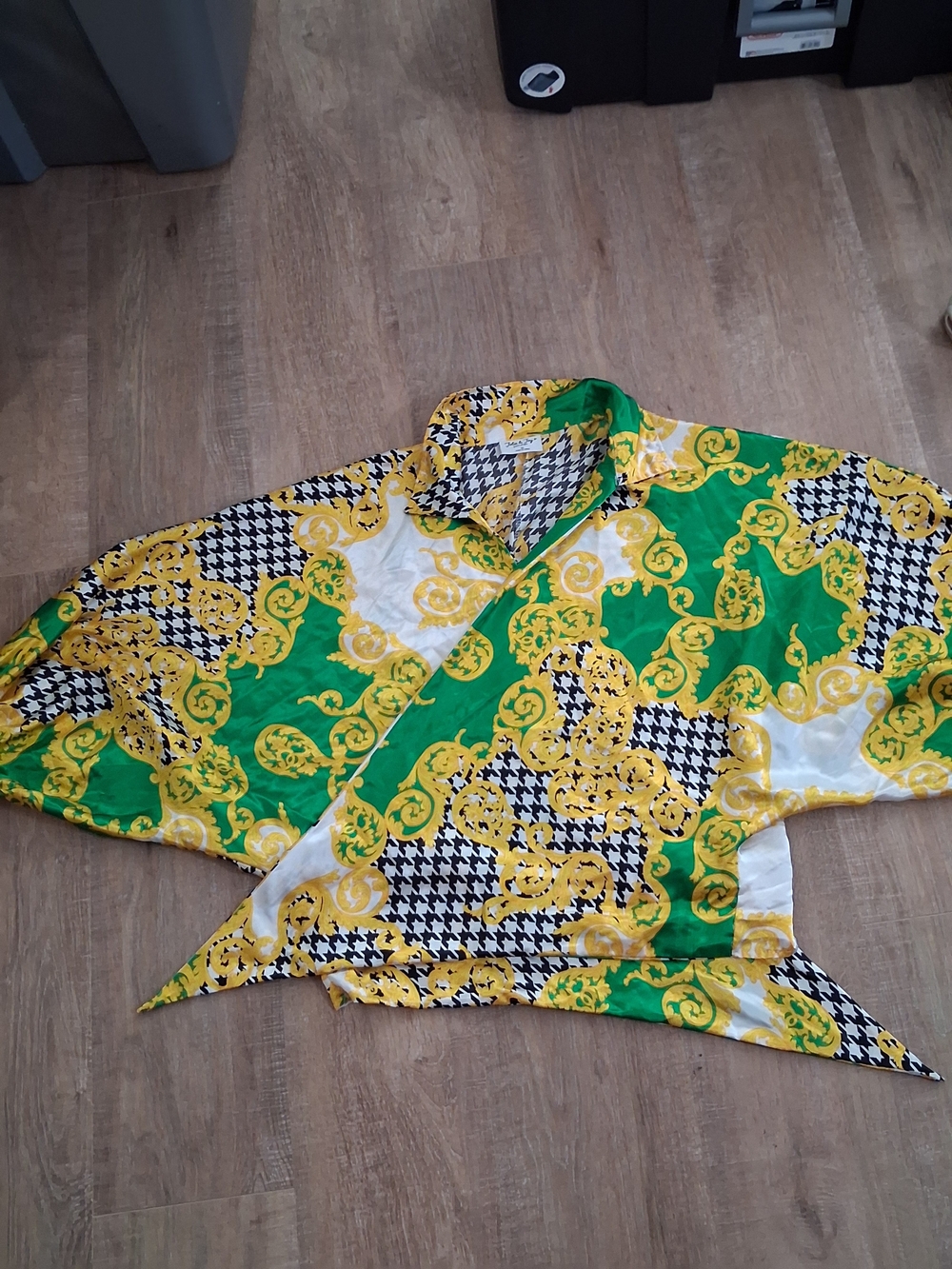 Women's Green & Yellow Patterned Button-Front Blouse